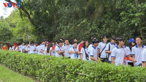 Trại sinh kiều bào viếng mộ Đại tướng Võ Nguyên Giáp và thăm quê Chủ tịch Hồ Chí Minh - ảnh 12