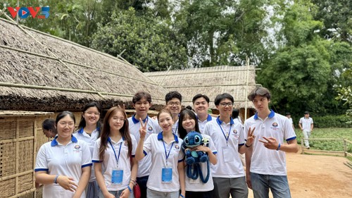 Trại sinh kiều bào viếng mộ Đại tướng Võ Nguyên Giáp và thăm quê Chủ tịch Hồ Chí Minh - ảnh 16