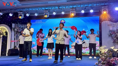 Giao lưu tiếng Việt tại Trại hè Việt Nam 2025: Nơi hội tụ tình yêu quê hương qua từng câu chữ - ảnh 13