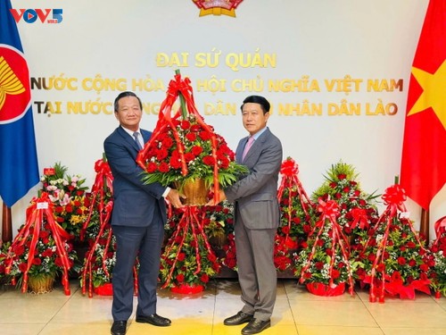 Lãnh đạo Trung ương, đại diện các bộ, ban, ngành của Lào chúc mừng 80 năm Quốc khánh Việt Nam - ảnh 1