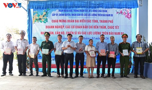 Mang tình cảm đất liền gửi chiến sĩ đảo Nam Du - ảnh 1