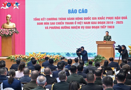 Thủ tướng Phạm Minh Chính: Đến năm 2045 cơ bản hoàn thành làm sạch toàn bộ diện tích đất bị ô nhiễm bom mìn - ảnh 2