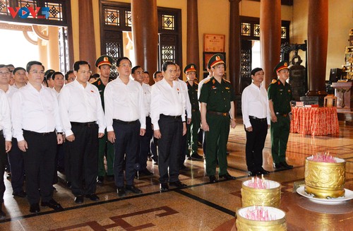 Chủ tịch Quốc hội Trần Thanh Mẫn tri ân Anh hùng Liệt sỹ, Mẹ Việt Nam anh hùng tại Thành phố Hồ Chí Minh - ảnh 2