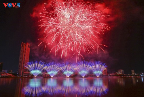 France, Italy enter final of Da Nang Int’l Firework Festival - ảnh 1