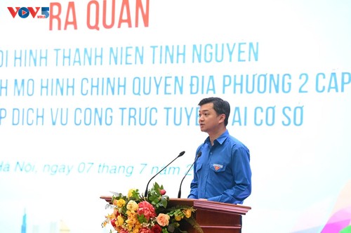 Youth volunteers support operation of new local administration model - ảnh 1