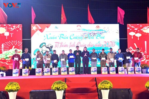 Early Tet celebration in Chan May-Lang Co coastal area - ảnh 1