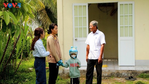 From mud to motorbikes: How a Party Secretary changed a hamlet - ảnh 3