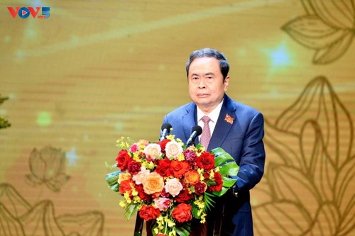 Chủ tịch Quốc hội: Mỗi trang sách phải có sức thuyết phục bằng khoa học, lẽ phải và sự thật - ảnh 1