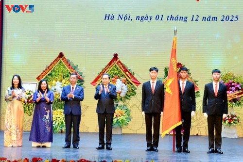 Chủ tịch Quốc hội: Mỗi trang sách phải có sức thuyết phục bằng khoa học, lẽ phải và sự thật - ảnh 2