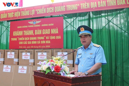 Đắk Lắk trao 7 căn nhà tặng bà con vùng lũ Sơn Hòa - ảnh 2