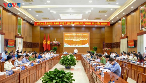 Chủ tịch Quốc hội làm việc với Ủy ban Bầu cử tỉnh Đồng Tháp - ảnh 1