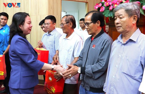 Phó Chủ tịch nước Võ Thị Ánh Xuân thăm, tặng quà và chúc Tết tại An Giang - ảnh 1