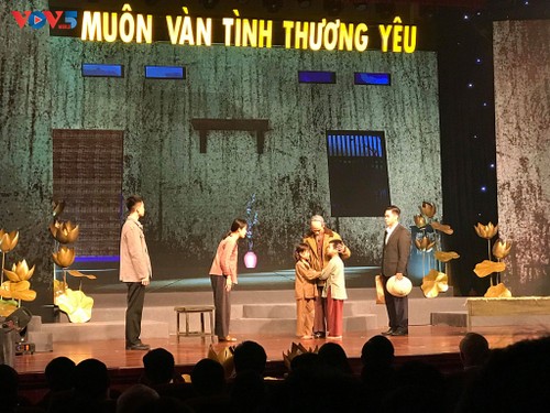 Tường thuật chương trình đặc biệt “Muôn vàn tình thương yêu“ - ảnh 28