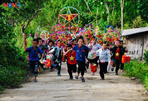 Tết Trung thu tại bản Mông trên đỉnh núi Ma Cha Va - ảnh 9