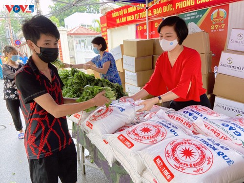 HAUFO hỗ trợ người dân và bạn bè quốc tế gặp khó khăn tại Hà Nội phòng chống dịch Covid-19 - ảnh 6