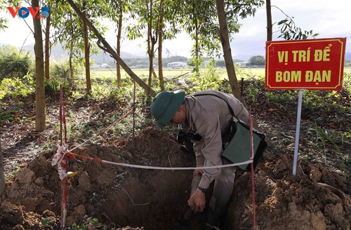 Una vida tranquila regresa a las zonas con bombas y minas remanentes de la guerra - ảnh 2