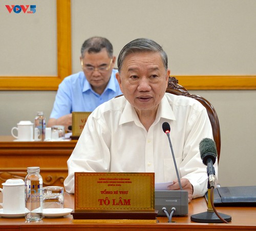 Líder vietnamita pide realizar bien la preparación del personal en los lugares sometidos a reorganización administrativa - ảnh 1