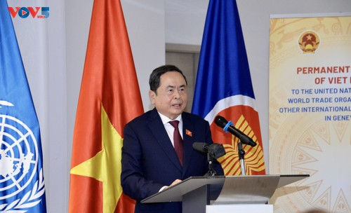 Presidente del Parlamento vietnamita llama a la unidad y mayor contribución de connacionales en Suiza - ảnh 1
