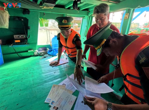 Autoridades y pescadores de Ciudad Ho Chi Minh decididos a acabar con la pesca INDNR - ảnh 2
