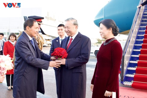Líder vietnamita arriba a Londres e inicia una visita oficial al Reino Unido - ảnh 1