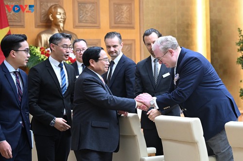 Primer Ministro vietnamita estimula a las empresas suizas y europeas a invertir en semiconductores - ảnh 1