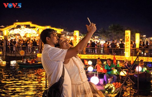 Ambiente de regocijo y esperanzador en Vietnam en saludo al Año del Caballo 2026  - ảnh 3