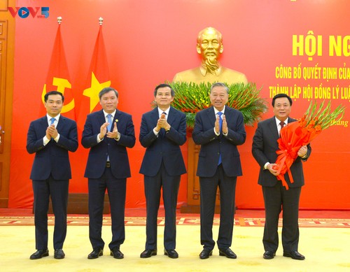 Designan al nuevo Presidente del Consejo Teórico Central de Vietnam - ảnh 2