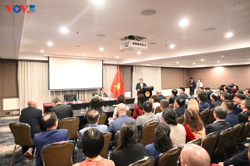 Pham Minh Chinh rencontre des Vietnamiens en Australie - ảnh 1