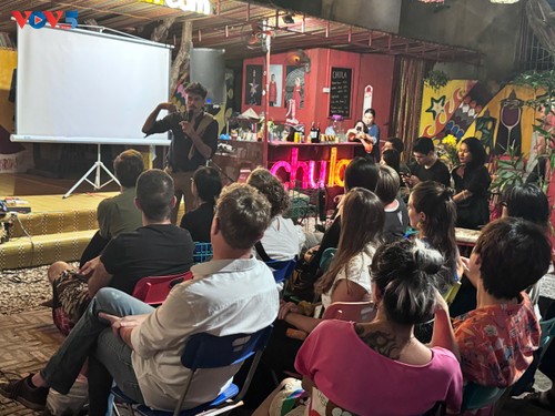 Le retour de Vincent Moon à Hanoï: une soirée tissée d’images, de musiques et de rencontres - ảnh 3