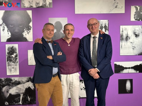 Vernissage de «Journal d’un effaré» de Jean-François Spricigo - ảnh 3