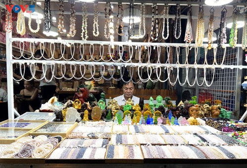 Le marché nocturne de Phu Quôc - ảnh 2