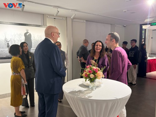 Jean-François Spricigo: Quand on est dans la sensualité, on invite  - ảnh 8