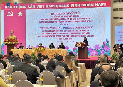 การรับใช้ประชาชนและสถานประกอบการคือเป้าหมายของการปรับโครงสร้างองค์กรในระบบการเมืองให้กระทัดรัด - ảnh 1