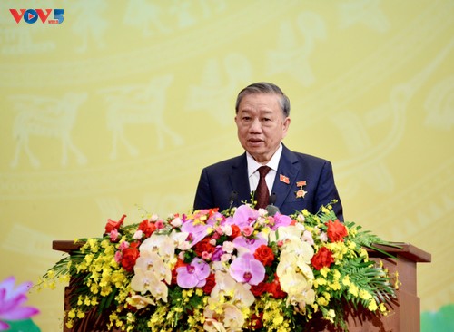 เลขาธิการใหญ่พรรค โตเลิม พบปะกับผู้แทนสภาแห่งชาติรุ่นต่างๆ  - ảnh 2