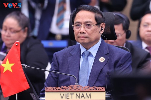 นายกรัฐมนตรี ฝ่ามมิงชิ้ง เข้าร่วมการประชุมผู้นำอาเซียน – สหประชาชาติครั้งที่ 15 - ảnh 2