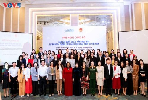 นิมิตหมายสำคัญในกระบวนการผลักดันความเสมอภาคทางเพศและมอบสิทธิให้แก่สตรีของเวียดนาม - ảnh 2