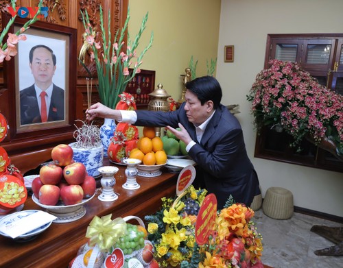 Chủ tịch nước Lương Cường thắp hương tưởng nhớ các vị nguyên lãnh đạo Đảng, Nhà nước - ảnh 4