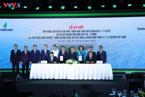 Petrovietnam, Vietcombank sign a credit contract worth over 1 billion USD - ảnh 1