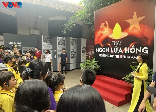 นิทรรศการ “Lighting up the red flame” เพื่อระลึกถึงวันทหารทุพพลภาพและพลีชีพเพื่อชาติ - ảnh 19