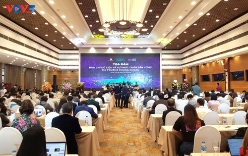 Báo chí góp phần giúp thị trường chứng khoán phát triển minh bạch - ảnh 1