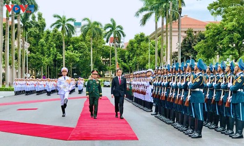 Bộ trưởng Quốc phòng Singapore khẳng định sẵn sàng đón tiếp sĩ quan Việt Nam sang đào tạo tại Singapore - ảnh 1