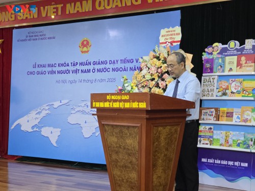 Khai giảng khóa tập huấn giảng dạy tiếng Việt dành cho giáo viên kiều bào 2025 - ảnh 2