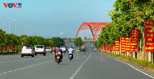 Người dân Vĩnh Long tin tưởng Đại hội lần thứ XIV của Đảng lựa chọn đội ngũ cán bộ lãnh đạo đủ đức, đủ tài, đủ tâm - ảnh 2