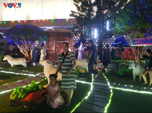 Nhà thờ Chánh tòa Long Xuyên, công trình kiến trúc Công giáo đặc sắc - ảnh 2