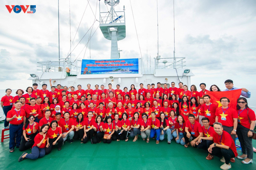 Kiều bào hướng về Tổ quốc: Từ Trường Sa đến ngày hội thống nhất non sông - ảnh 1