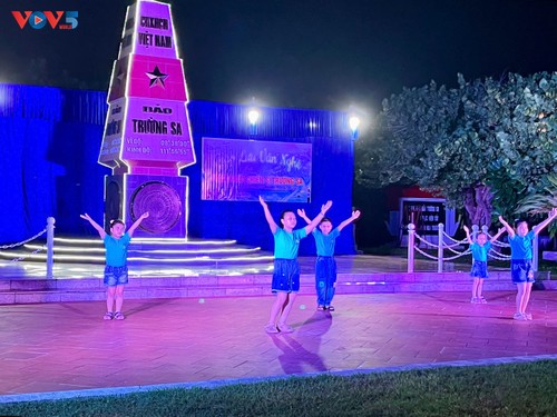 Trường học nơi đầu sóng: Ươm mầm những “công dân biển đảo“ - ảnh 4