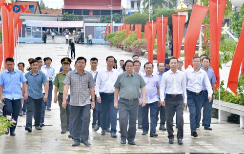 Thủ tướng Phạm Minh Chính tri ân các Anh hùng liệt sĩ, thăm các gia đình chính sách ở An Giang - ảnh 1