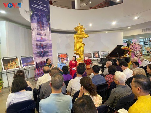 Một Việt Nam đầy tự hào qua hai cuốn sách ảnh “50 năm sức mạnh Việt Nam” và “Thành phố hòa bình, thành phố của chúng ta” - ảnh 4