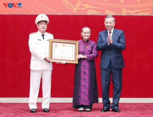 Tổng Bí thư Tô Lâm gặp mặt cán bộ Công an lão thành qua các thời kỳ - ảnh 1