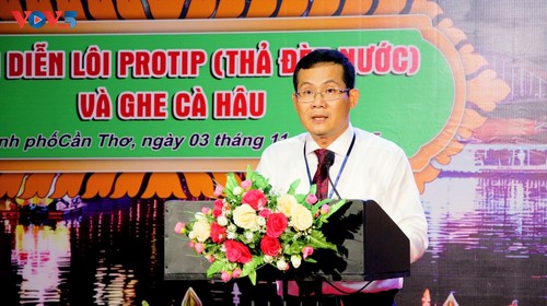 Trình diễn thả Đèn nước và ghe Cà Hâu tại Lễ hội Óoc Om Bóc - Đua ghe Ngo thành phố Cần Thơ 2025 - ảnh 2